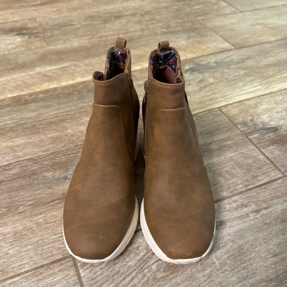 Booties - Picture 6 of 7